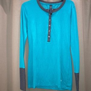 Under Armour cold gear long sleeve button up size M great condition